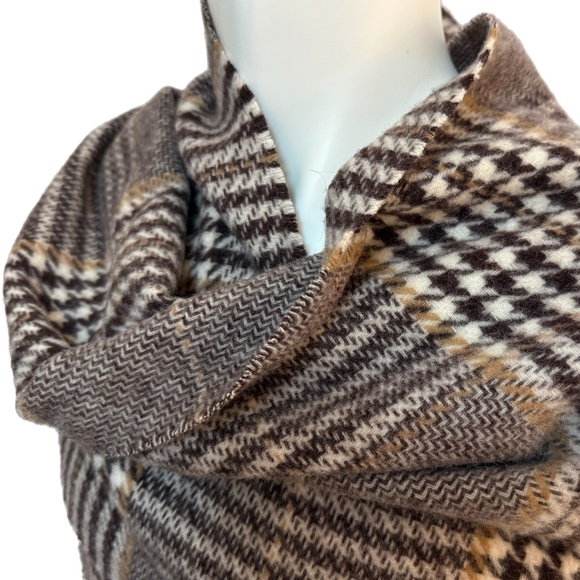 Banana Republic Wool Wrap – Taupe, Ivory & Charcoal Plaid – Oversized Scarf Shaw - Picture 5 of 7